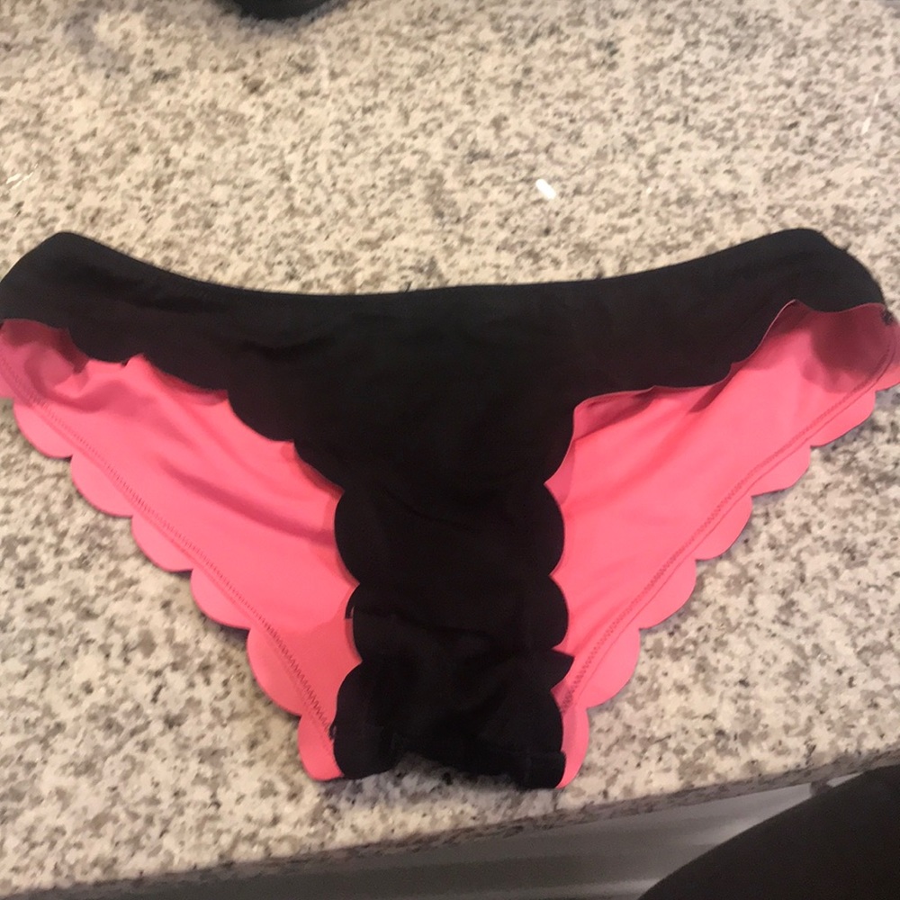 Black Victoria’s Secret PINK bottoms, medium